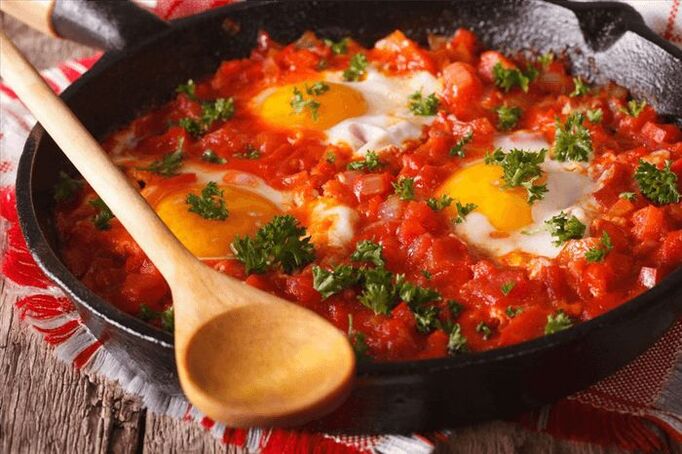 Eeër mat Tomaten a séiss Paprika