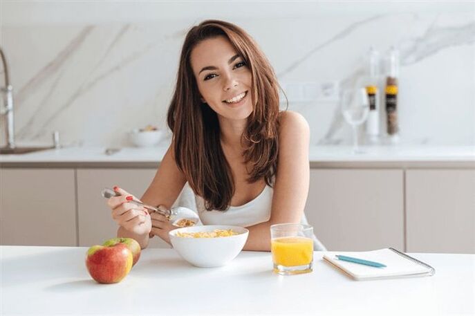 Frühstück hëlleft Iech Gewiicht ze verléieren