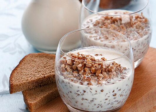 Buchweizenbrei mat Kefir fir Gewiichtsverloscht